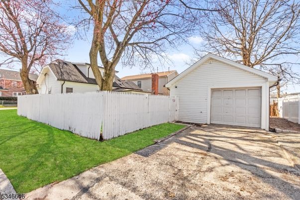 Detached Garage, Exterior