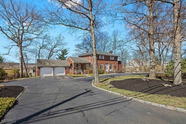 Attached, Exterior, Facade, Brick Facade, Ranch