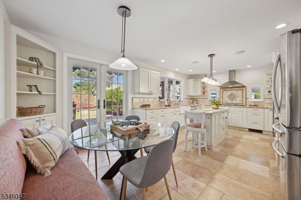 Dining room, Interior, Kitchen, Pendant Lights, Recessed Lighting, Stainless Steel Appliances