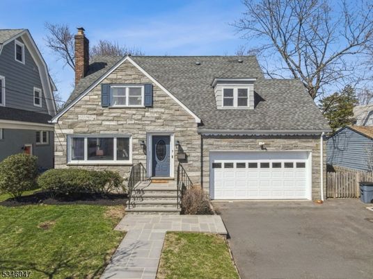 Attached, Exterior, Facade, Cape Cod