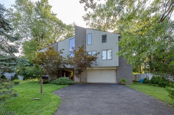 Attached, Backyard, Exterior, Facade, Modern
