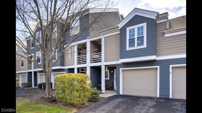 Attached, Exterior, Facade, Rowhouse