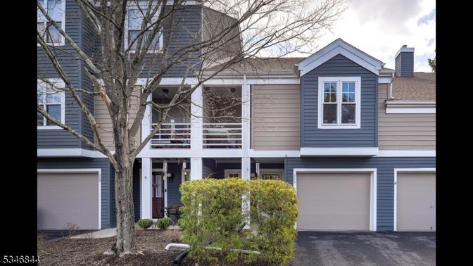 Attached, Exterior, Facade, Rowhouse