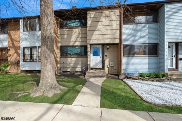 Exterior, Facade, Brick Facade, Rowhouse