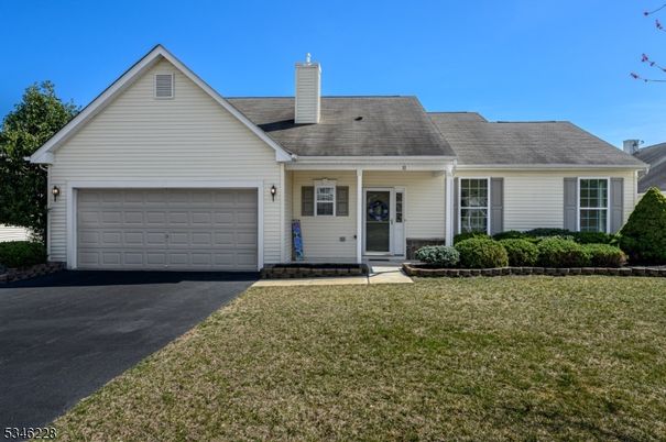 Attached, Exterior, Facade, Ranch
