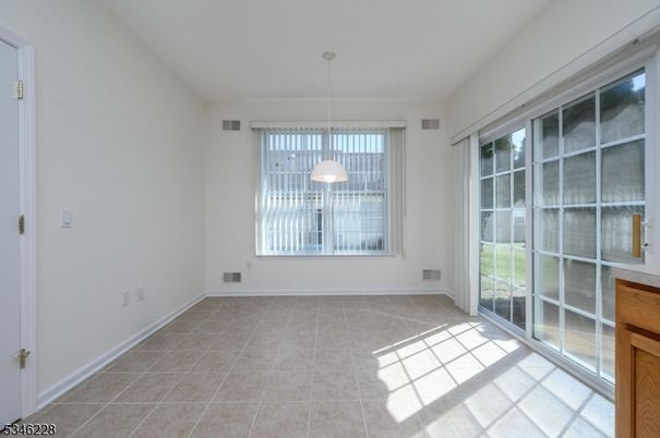 Empty room, Interior, Pendant Lights