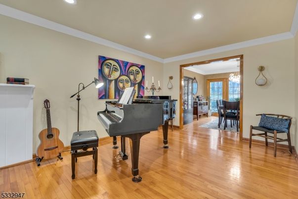 Interior, Piano, Recessed Lighting, Wood Texture Flooring