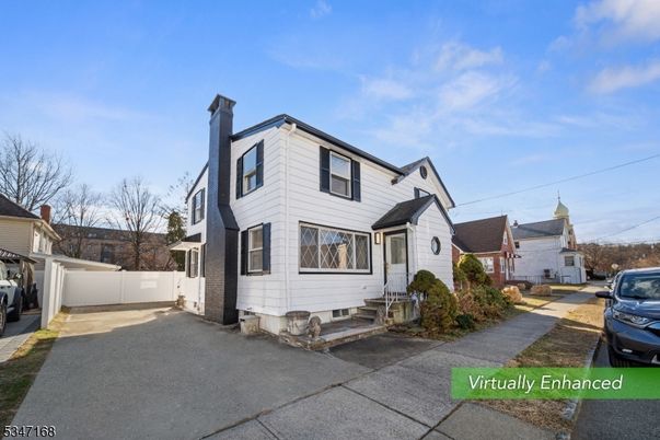 Exterior, Facade, Queen Anne Victorian