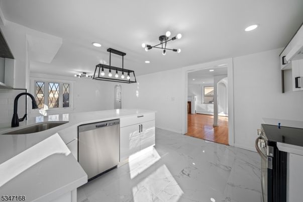 Chandelier, Interior, Kitchen, Marble, Pendant Lights, Recessed Lighting, Stainless Steel Appliances, Wood Texture Flooring