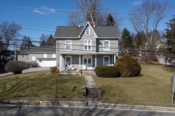 Attached, Exterior, Facade, Farmhouse