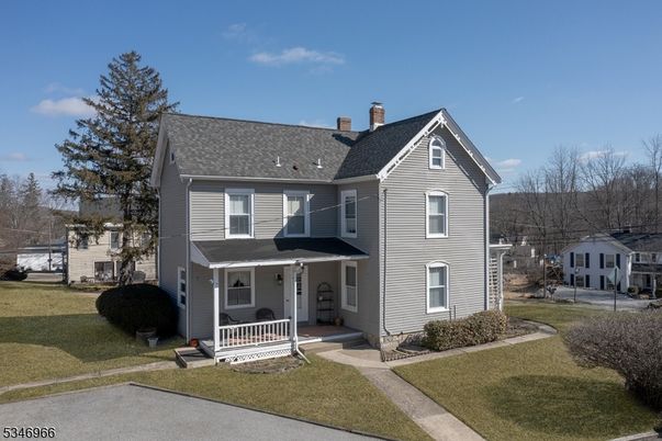 Backyard, Exterior, Facade, Queen Anne Victorian