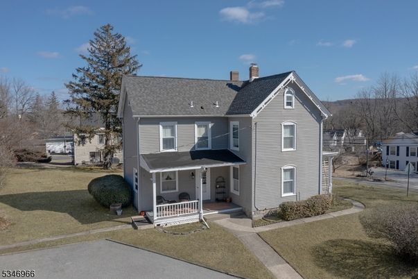 Backyard, Exterior, Facade, Queen Anne Victorian