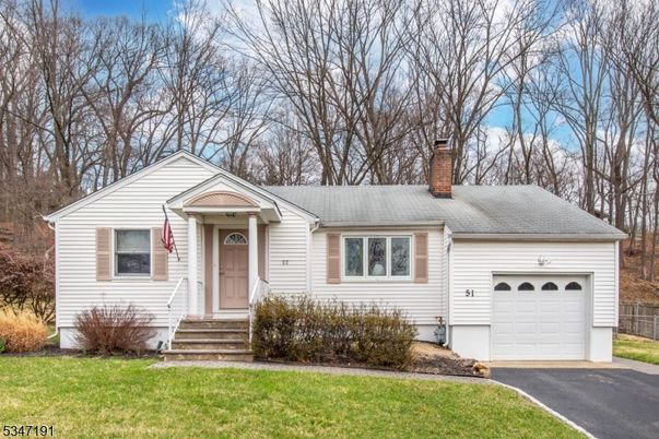 Attached, Exterior, Facade, Cape Cod