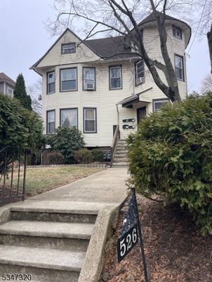 Exterior, Facade, Queen Anne Victorian