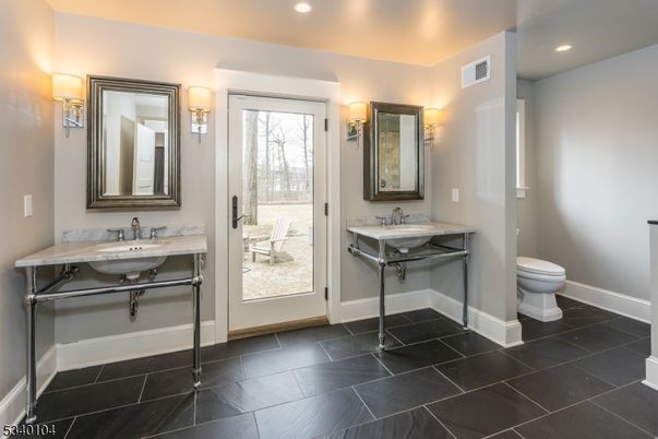 Bathroom, Dual Sink Vanities, Interior, Recessed Lighting