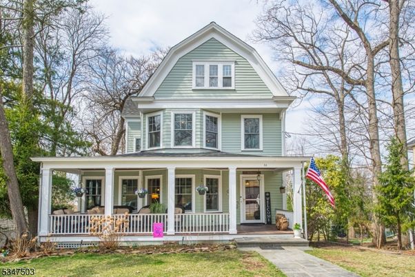Exterior, Facade, Queen Anne Victorian