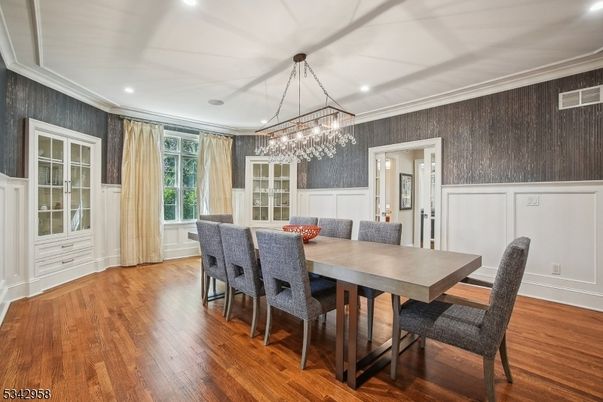 Chandelier, Dining room, Interior, Recessed Lighting, Wood Texture Flooring