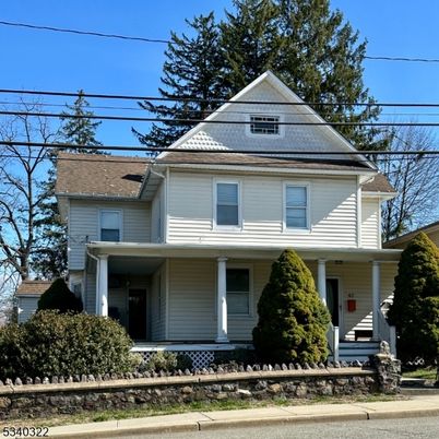 Exterior, Facade, Queen Anne Victorian
