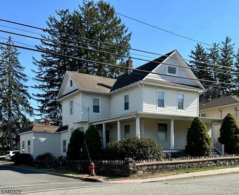 Exterior, Facade, Queen Anne Victorian