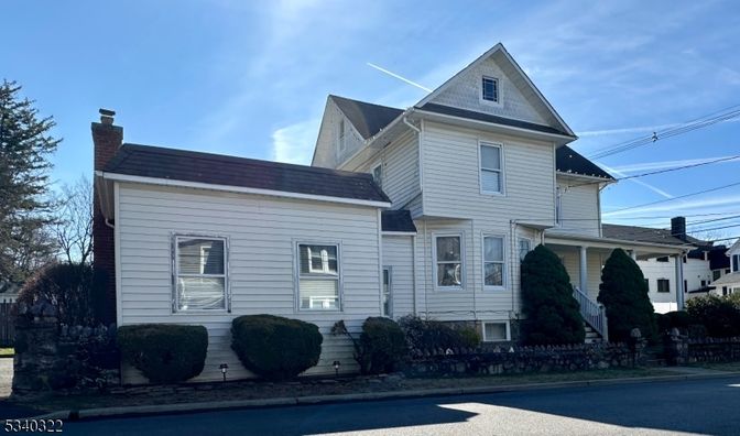 Exterior, Facade, Queen Anne Victorian
