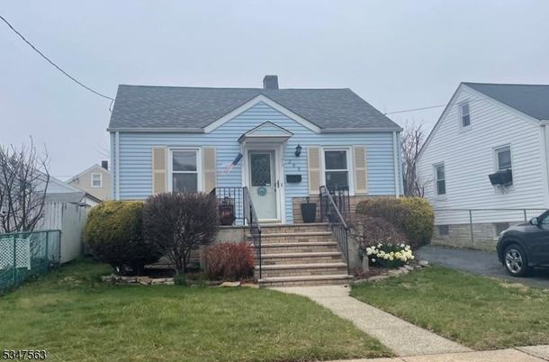 Exterior, Facade, Cape Cod