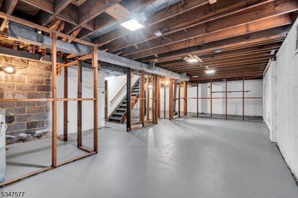 Garage, Interior, Wooden Beams
