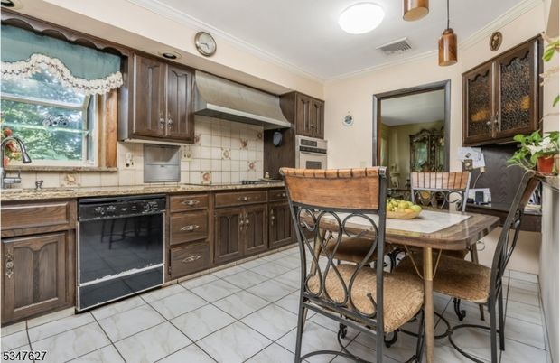 Dining room, Interior, Kitchen, Pendant Lights, Stainless Steel Appliances