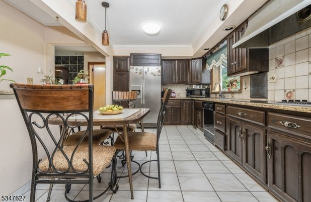 Dining room, Interior, Kitchen, Pendant Lights, Stainless Steel Appliances