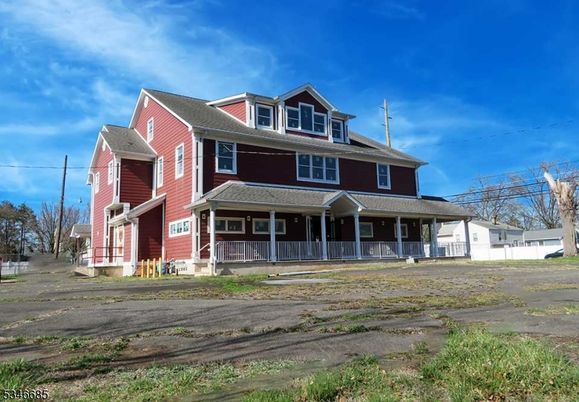 Exterior, Facade, American Foursquare