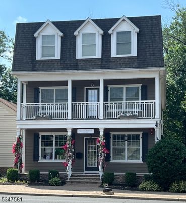 Exterior, Facade, Cape Cod