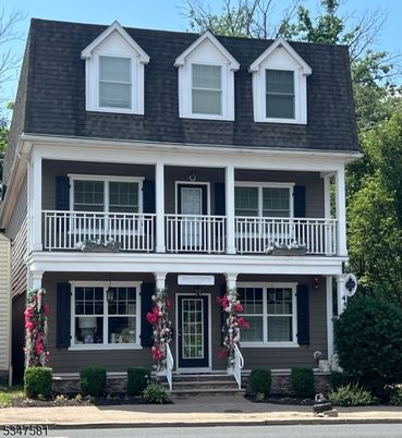 Exterior, Facade, Georgian