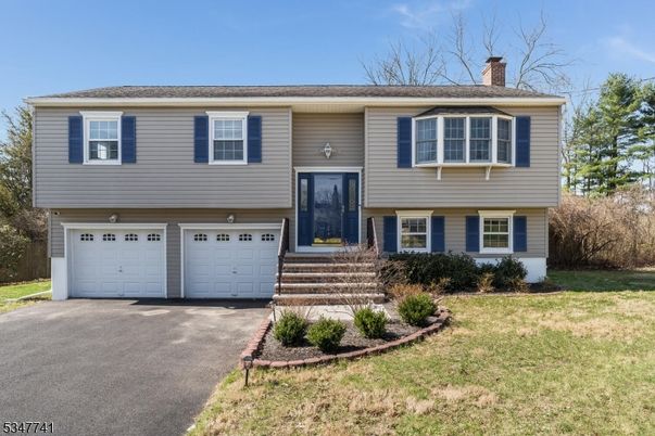 Attached, Exterior, Facade, Raised Ranch