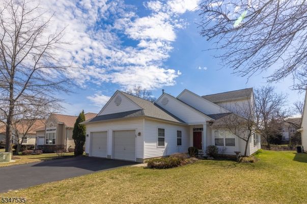 Attached, Exterior, Facade, Farmhouse