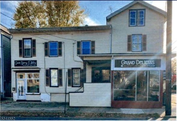 Exterior, Facade, Rowhouse