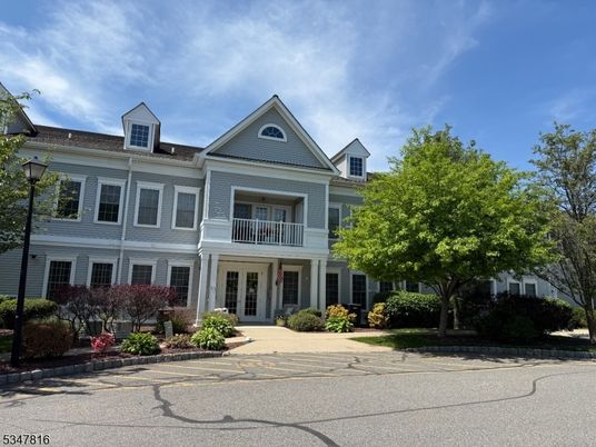 Exterior, Facade, Queen Anne Victorian