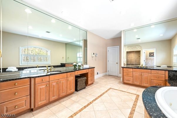 Bathroom, Dual Sink Vanities, Interior, Recessed Lighting