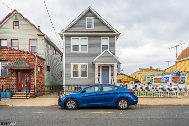Exterior, Facade, Brick Facade, Queen Anne Victorian