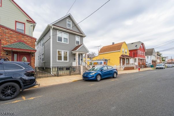 Exterior, Facade, Queen Anne Victorian