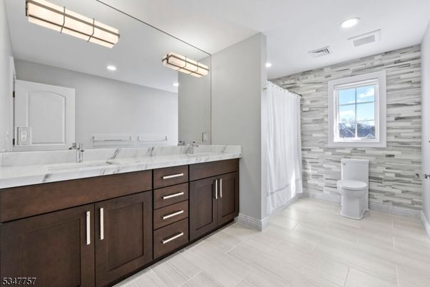 Bathroom, Dual Sink Vanities, Interior, Recessed Lighting