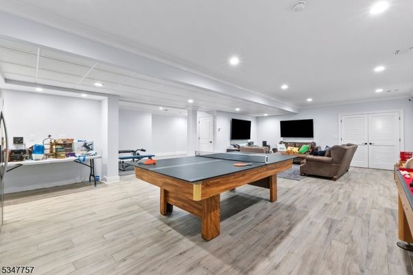 Billiard Table, Game Room, Interior, Living room, Recessed Lighting, Wood Texture Flooring