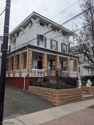 Exterior, Facade, American Foursquare