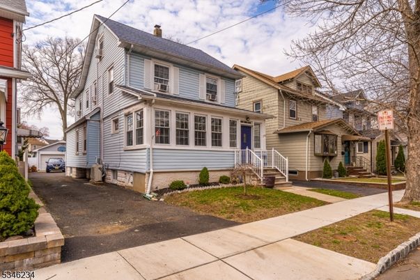 Exterior, Facade, Queen Anne Victorian