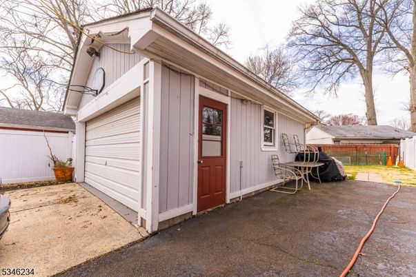Detached Garage, Exterior