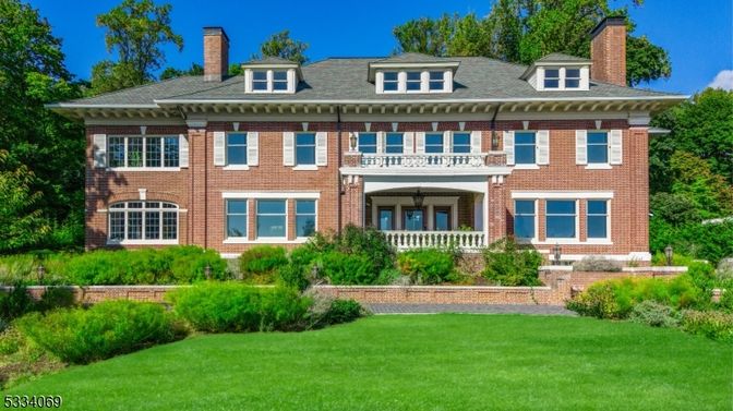 Exterior, Facade, Brick Facade, Georgian