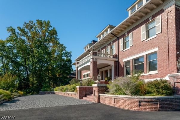 Exterior, Facade, Brick Facade, Rowhouse