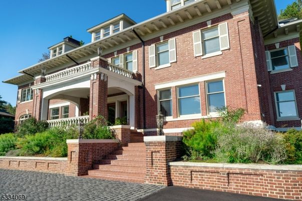 Exterior, Facade, Brick Facade, Rowhouse