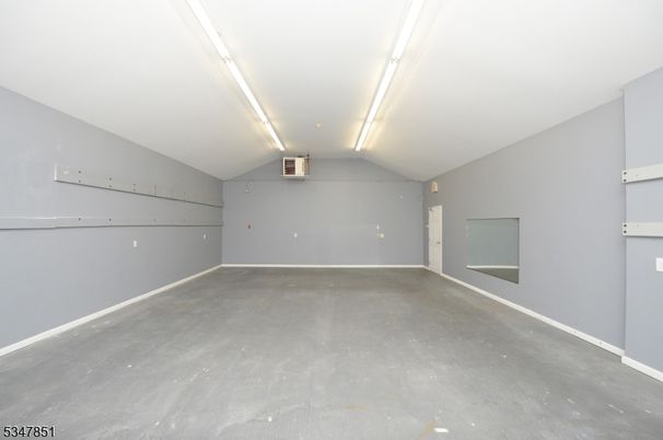 Empty room, Garage, Interior
