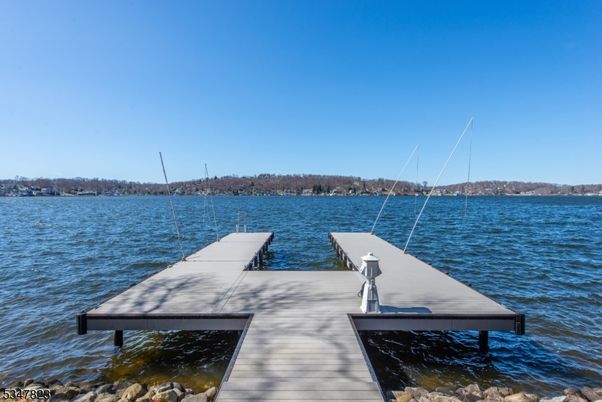 Exterior, Lake