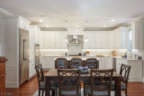 Dining room, Interior, Kitchen, Pendant Lights, Recessed Lighting, Stainless Steel Appliances, Wood Texture Flooring