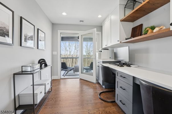 Home Office, Interior, Kitchen, Recessed Lighting, Wood Texture Flooring